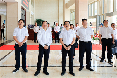 2022年8月，兰溪市委书记戴翀(左三)来中欧集团调研
