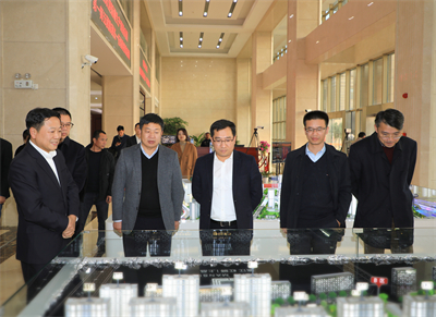 2021年12月，兰溪市委副书记、市长朱俊华（中）来中欧集团调研
