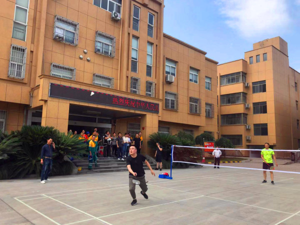 缙云中欧组织开展羽毛球友谊赛