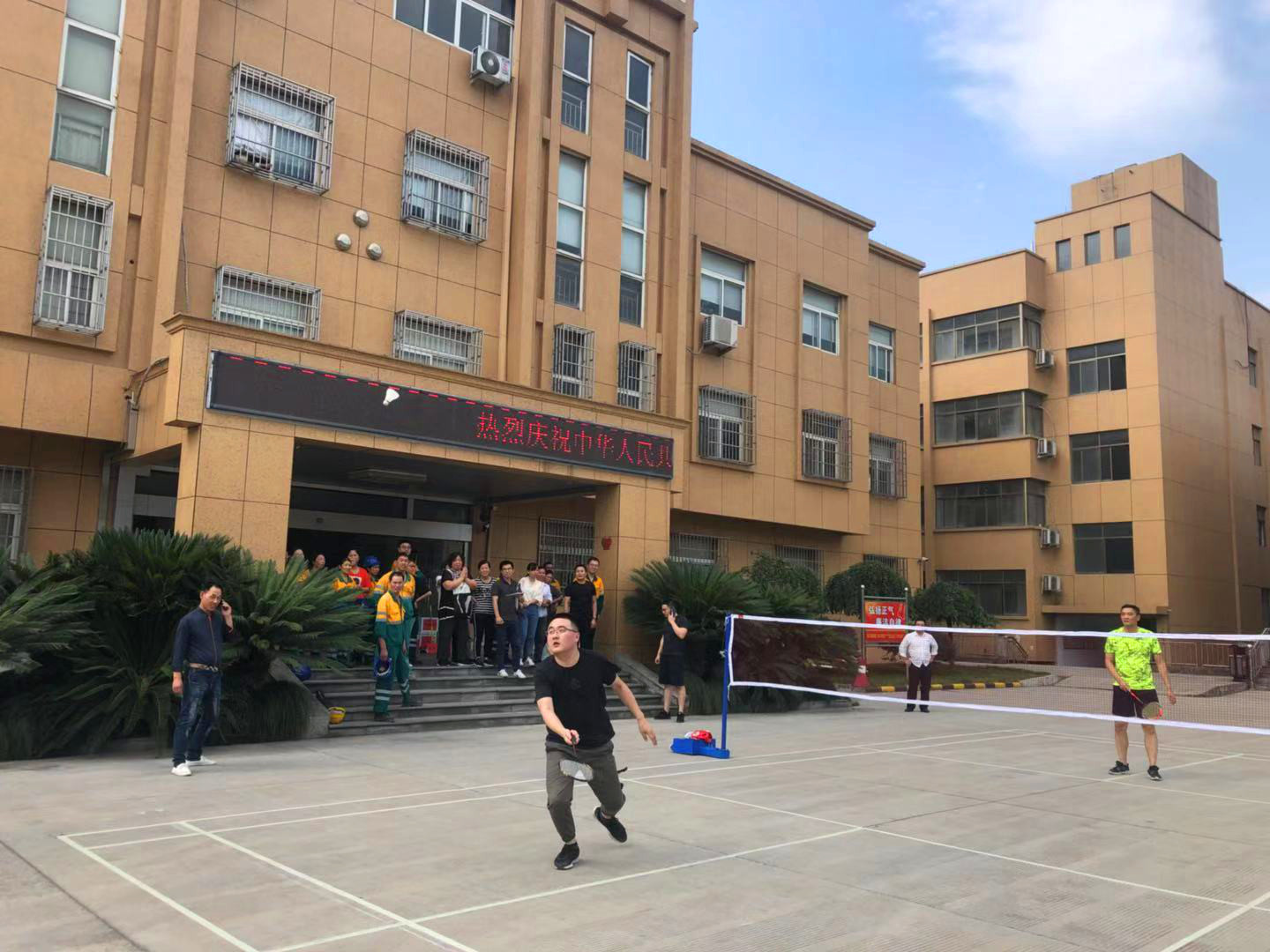 缙云中欧组织开展羽毛球友谊赛