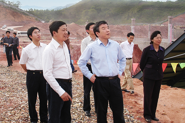 2007年4月，全国政协副主席卢展工（右二，时任福建省委书记）到漳平中欧调研，要求加快项目建设，为海峡西岸经济区建设作出更大贡献